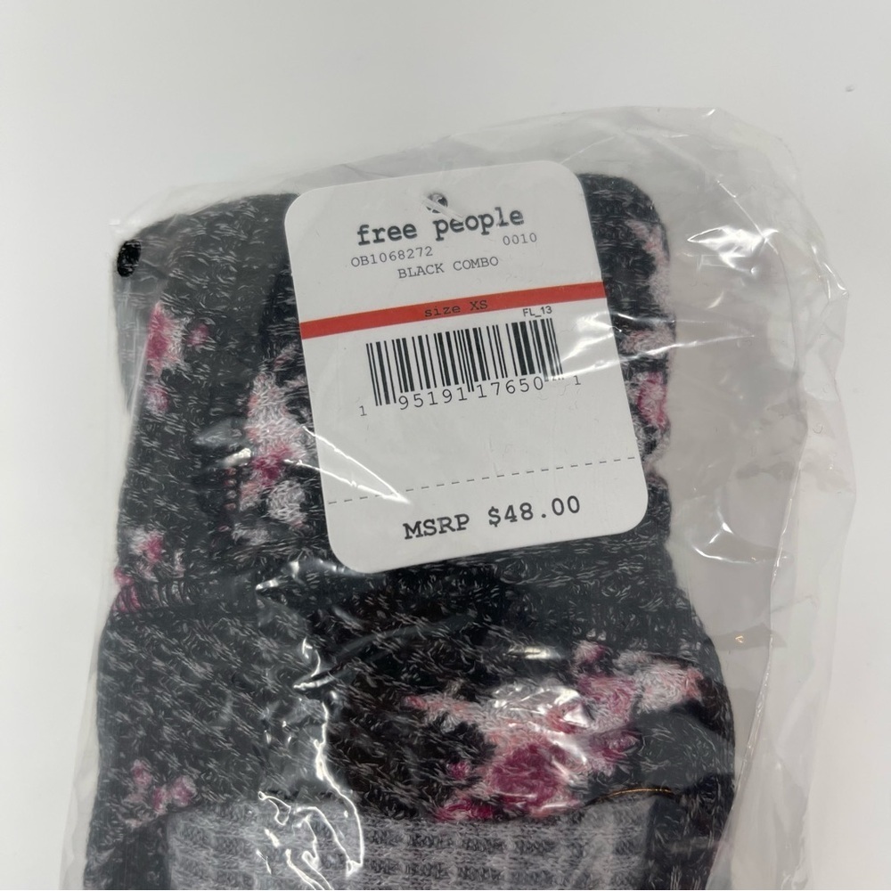 Free People One of the Girls Printed Henley in black - Picture 6 of 7